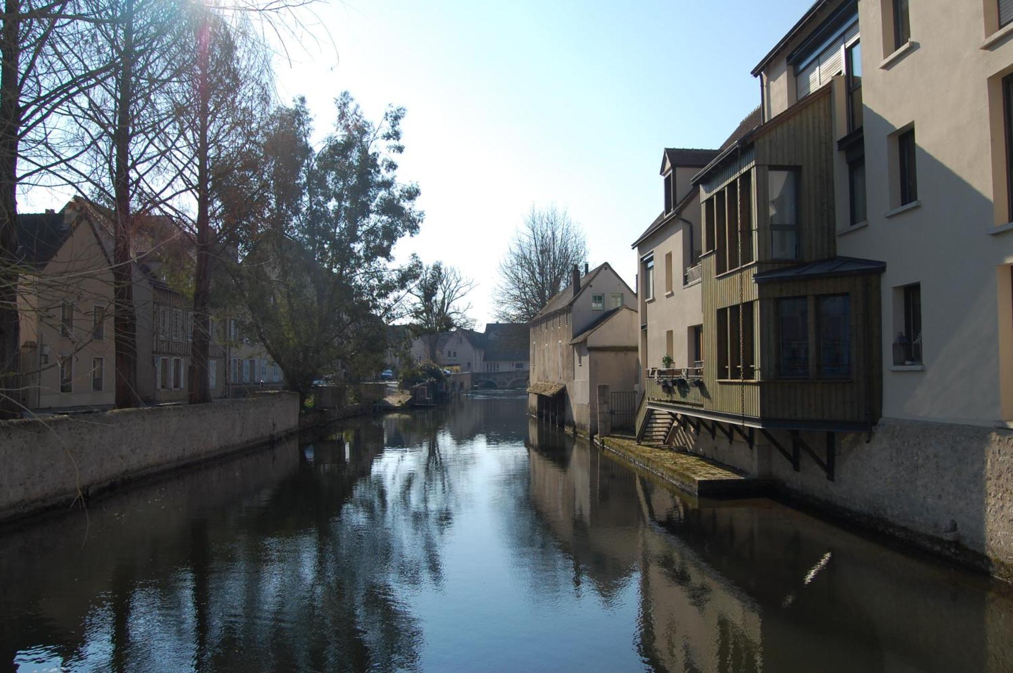 Le Petit Paradis Chartres Exterior photo
